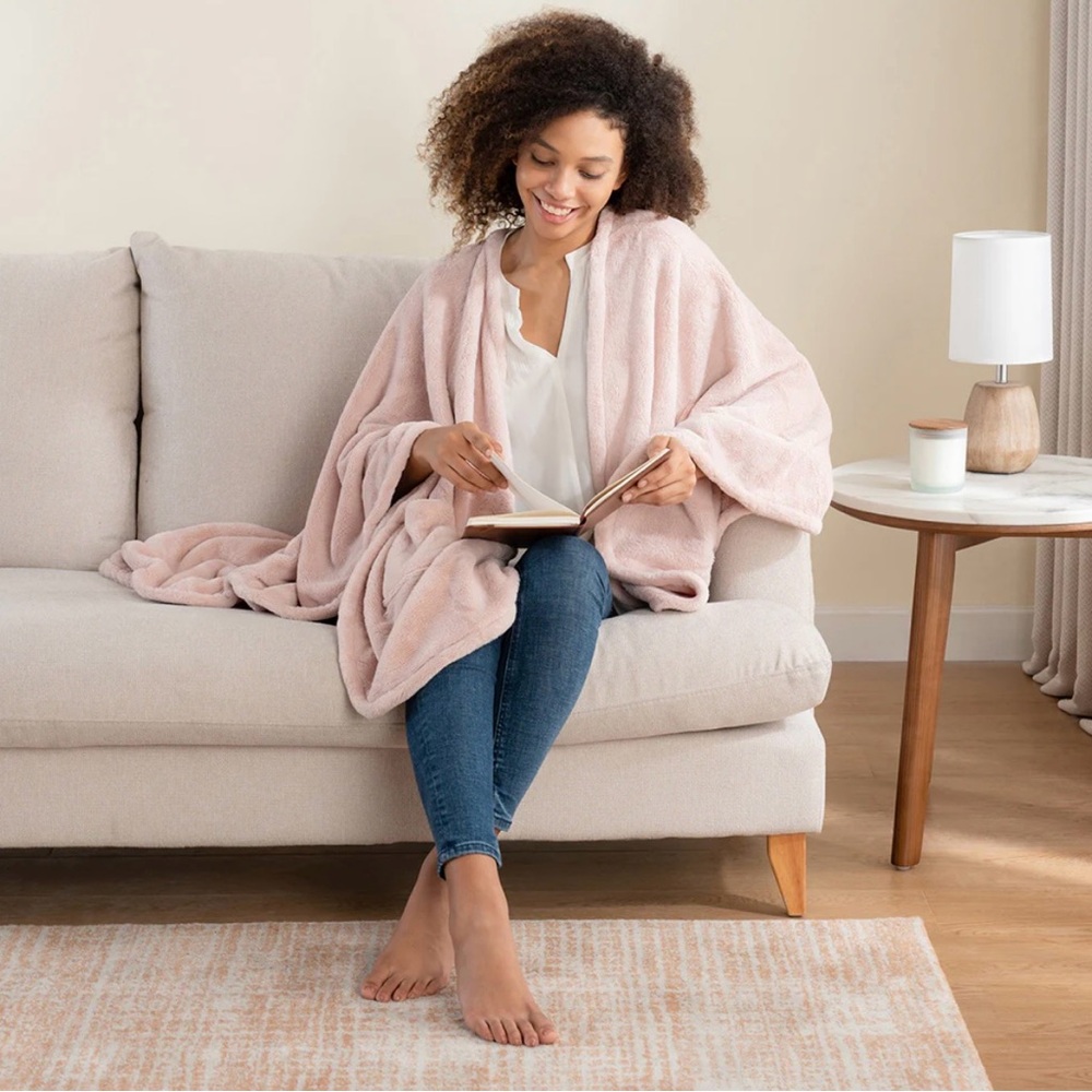 Berkshire Blanket & Home Co. Sherpa Buffalo Plaid Cape Wrap NWT - Picture 4 of 10